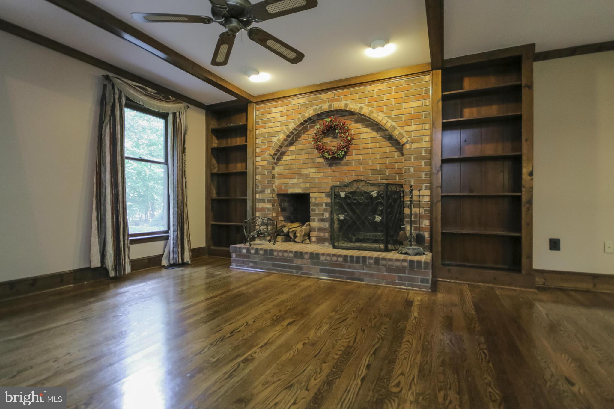 8229 Honeysuckle Road Manassas, VA 20112 - Photo 9 of 29 Family Room