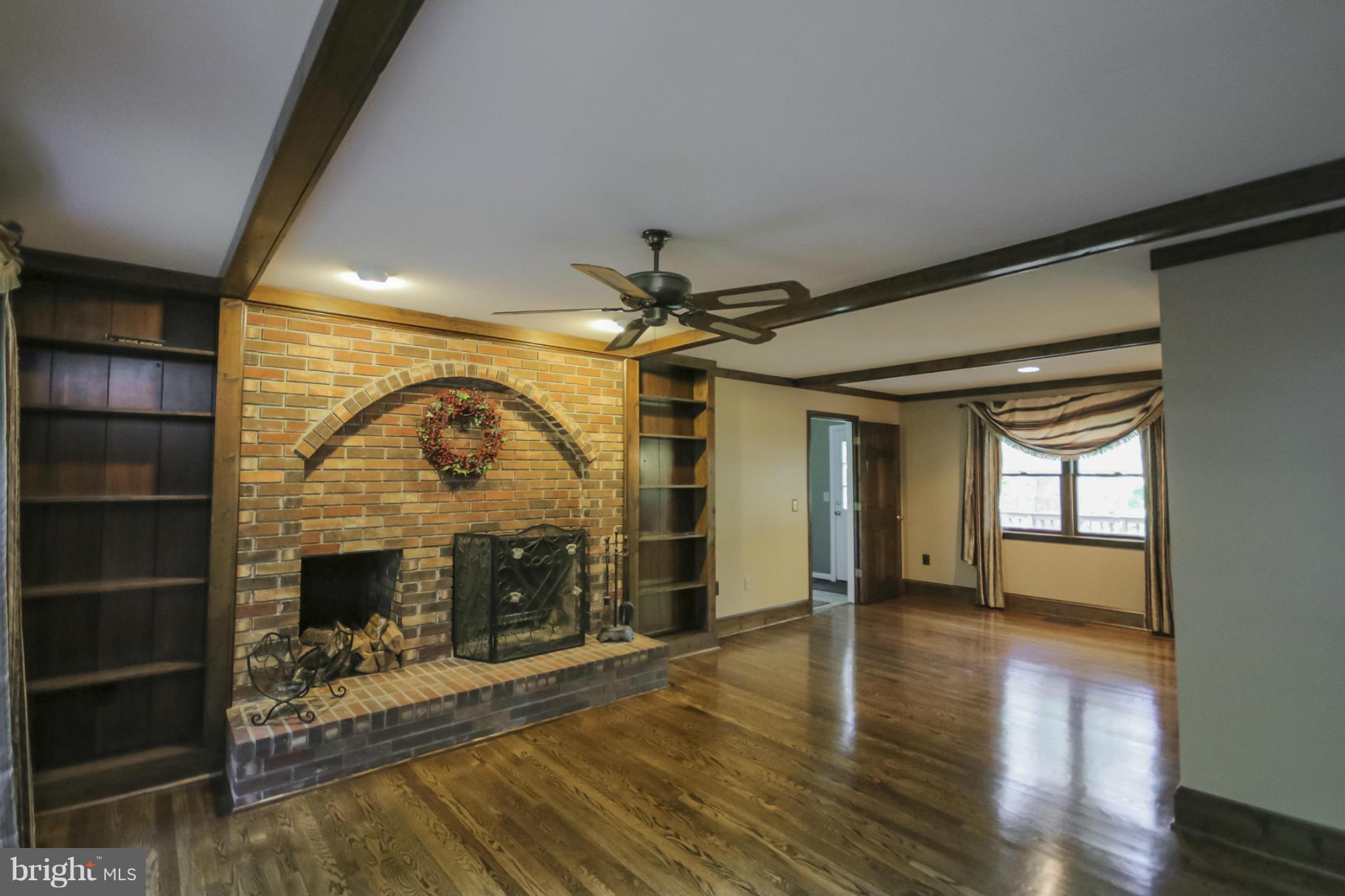 8229 Honeysuckle Road Manassas, VA 20112 - Photo 10 of 29 Family Room