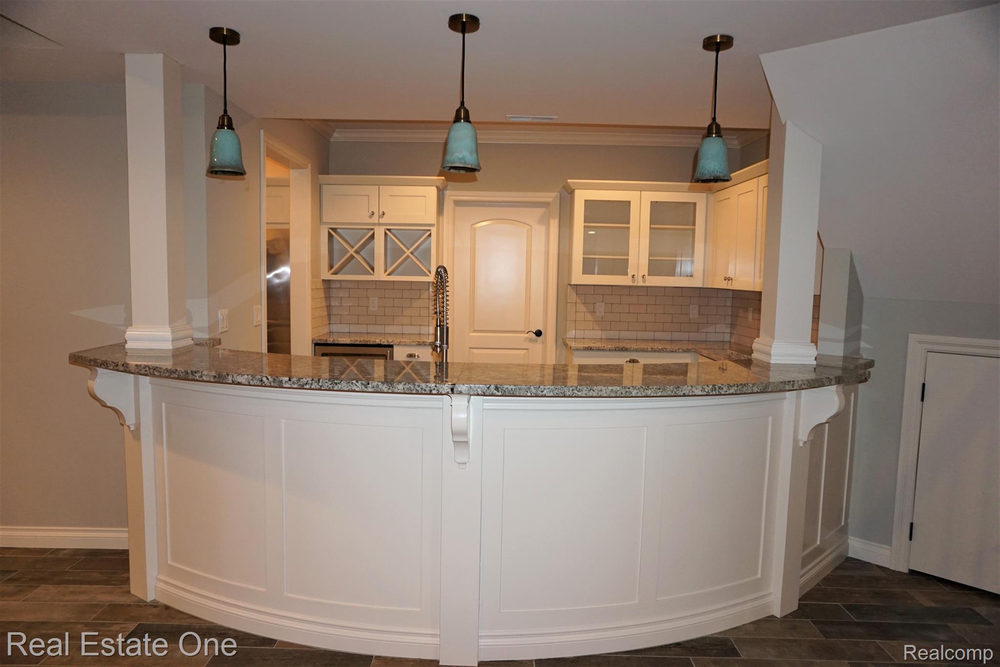 2949 Ambleside Court Rochester, MI 48306 - Photo 48 of 67 Basement Large Bar