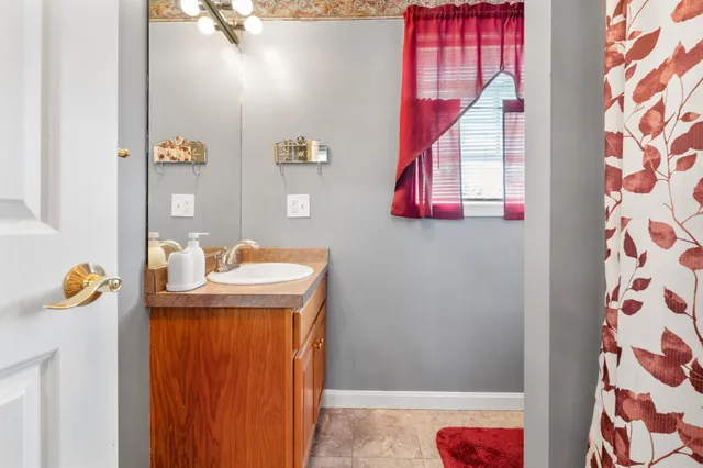 $568,000 | 167 Chester Road, Derry, NH 03038