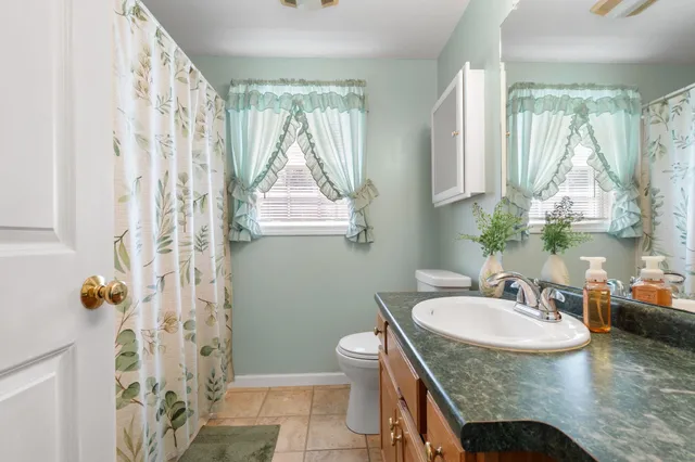 $568,000 | 167 Chester Road, Derry, NH 03038