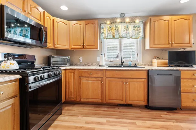 $568,000 | 167 Chester Road, Derry, NH 03038