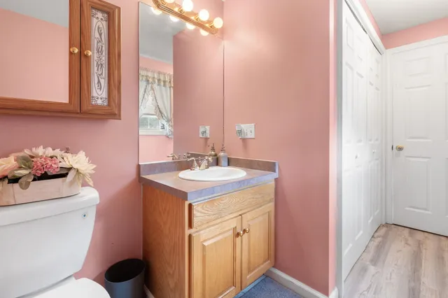 $568,000 | 167 Chester Road, Derry, NH 03038