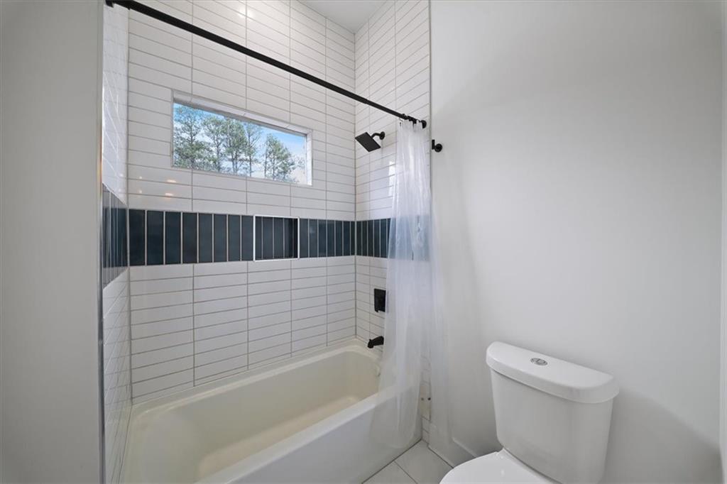1846 Rogers Avenue Southwest Atlanta, GA 30310 - Photo 30 of 46 a bathroom with a toilet and a bathtub
