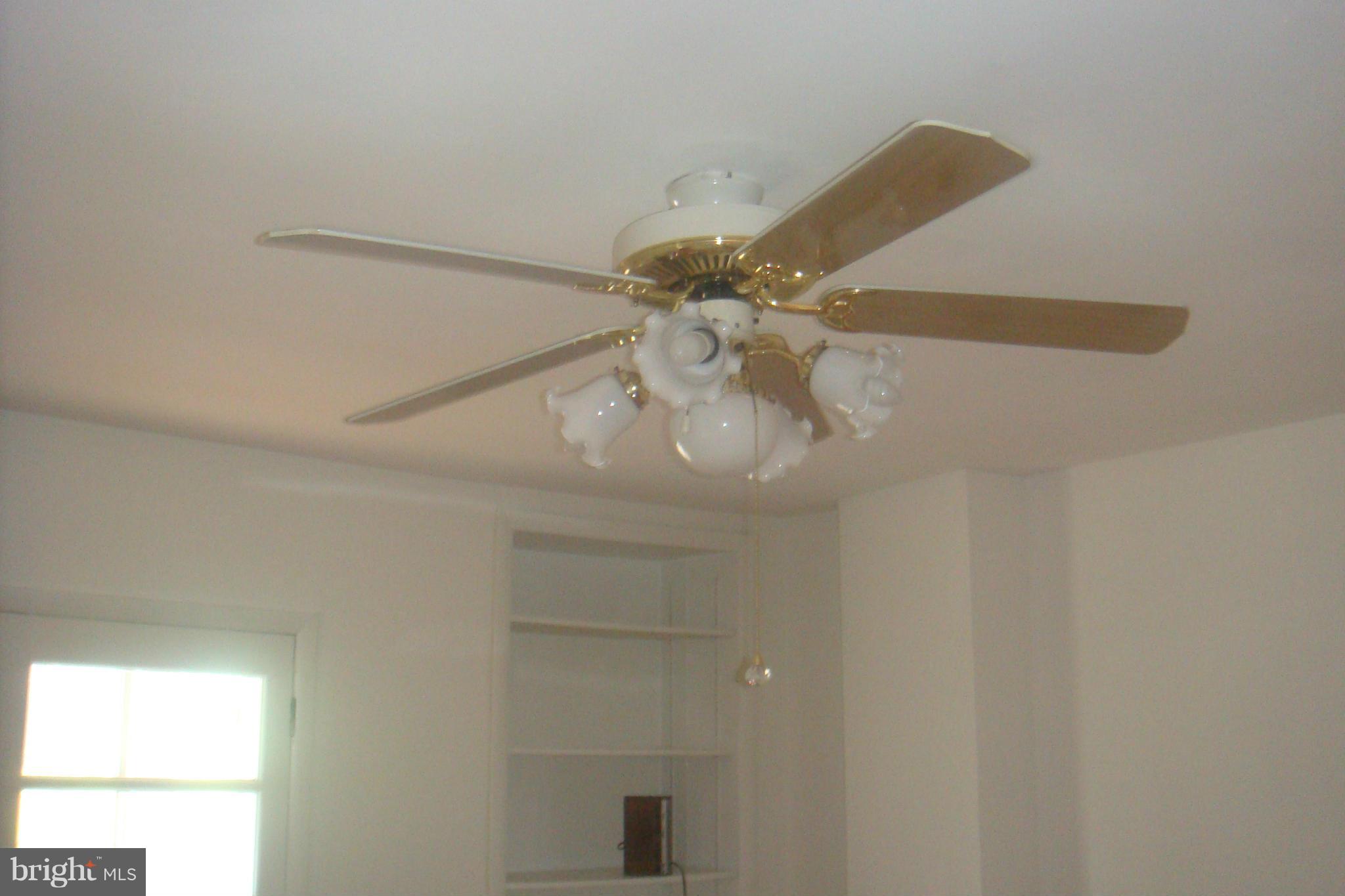 3357 Falls Road Baltimore, MD 21211 - Photo 3 of 29 Living Room