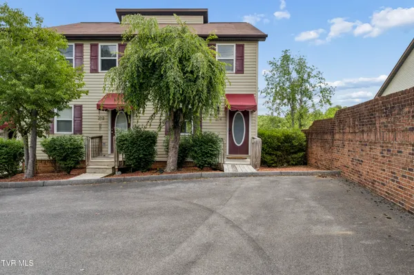 $229,900 | 204 Gray Station Road, Unit 204, Johnson City, TN 37615
