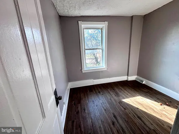 $2,200 | 417 Walnut Avenue, Trenton, NJ 08609