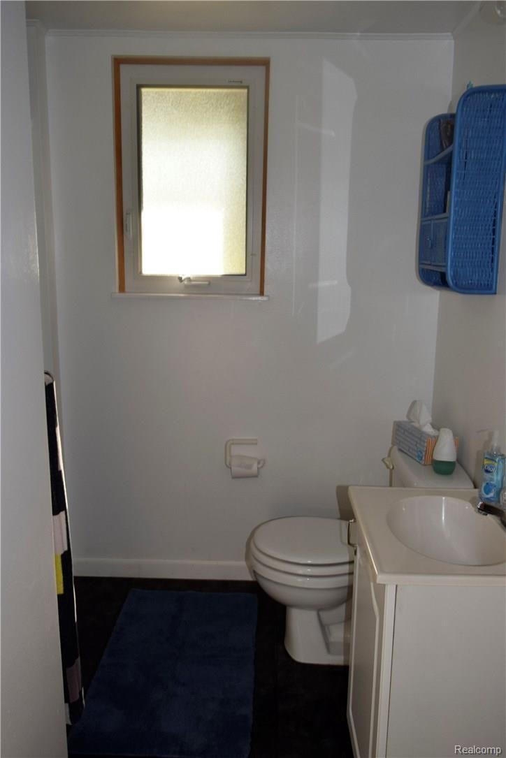 2121 Highfield Road Waterford, MI 48329 - Photo 20 of 23 BATH-LOWER LEVEL