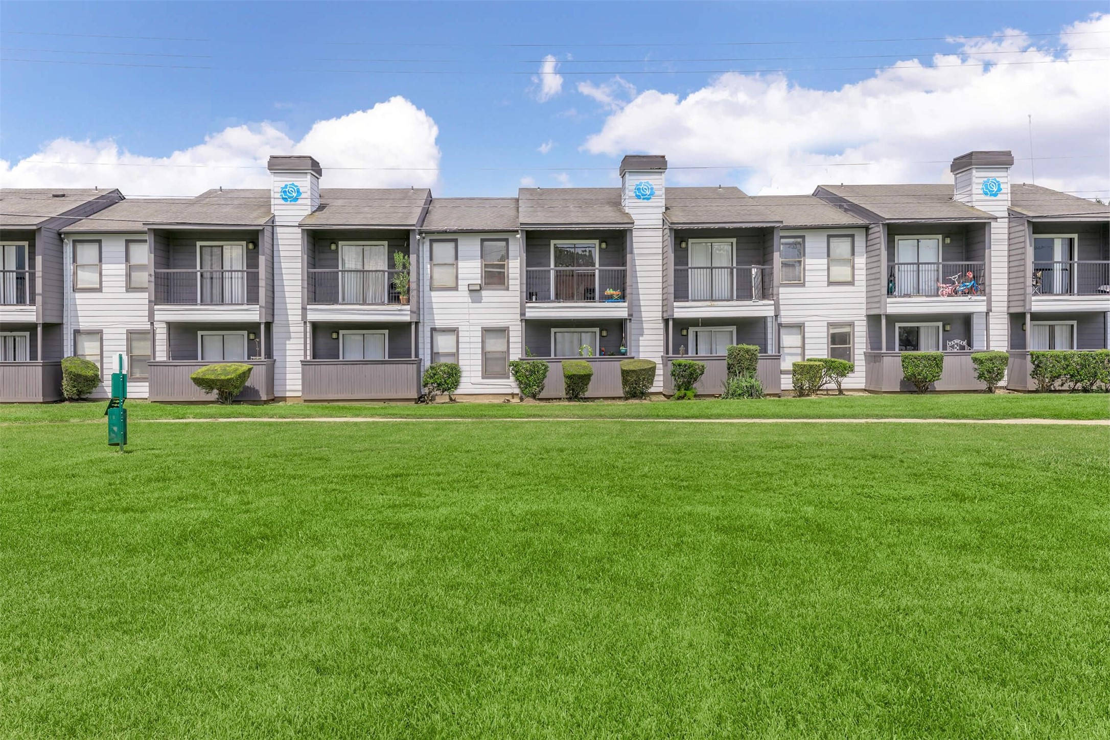 265 El Dorado Boulevard, Unit 1508 Webster, TX 77598 - Photo 15 of 30 a front view of a residential apartment building with a yard