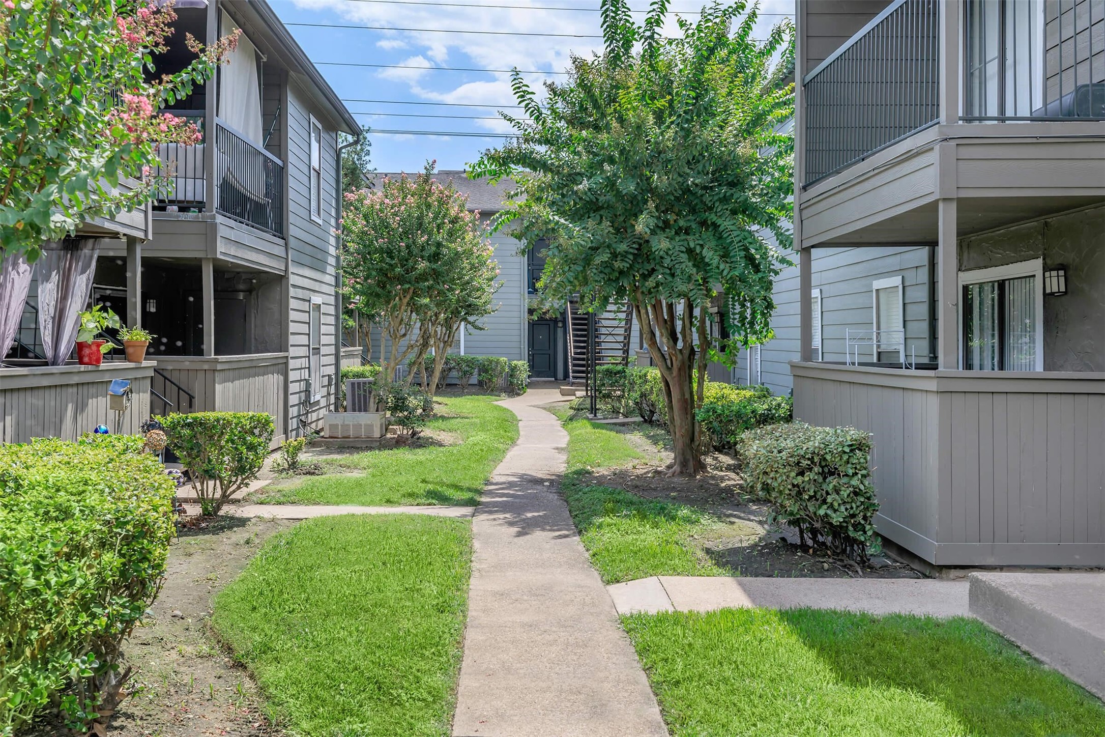 265 El Dorado Boulevard, Unit 1508 Webster, TX 77598 - Photo 27 of 30 a front view of a house with a yard and plants