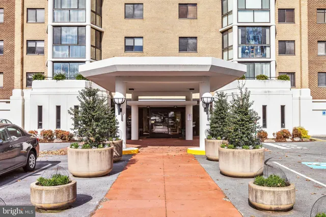 $169,000 | 15107 Interlachen Drive, Unit 21025, Silver Spring, MD 20906