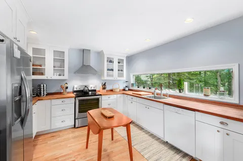 66 Isle Of Wight Road, East Hampton, NY 11937