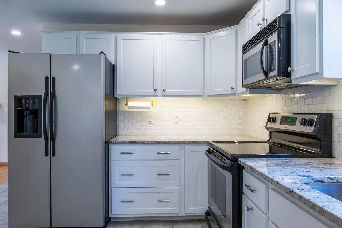 63 Windsor Post Road Freeport, ME 04032 - Photo 6 of 48 11-Kitchen (5 of 5)