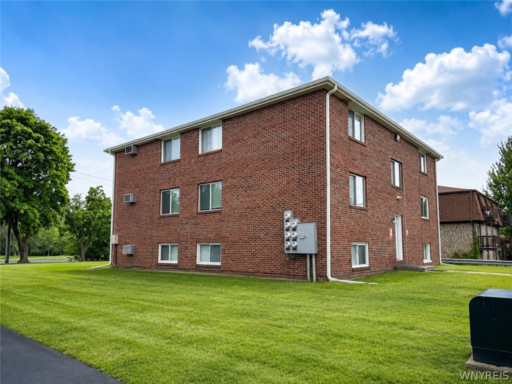 6293 Robinson Road Lockport Town, NY 14094 - Photo 3 of 40