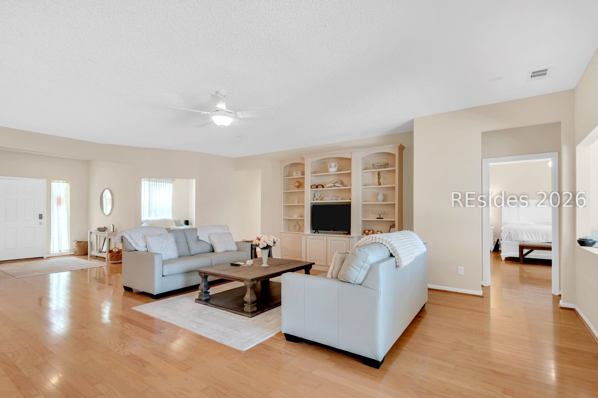14 Southern Red Road Bluffton, SC 29909 - Photo 11 of 35 Expansive Liv Room w/Built In Cabs/Shelving