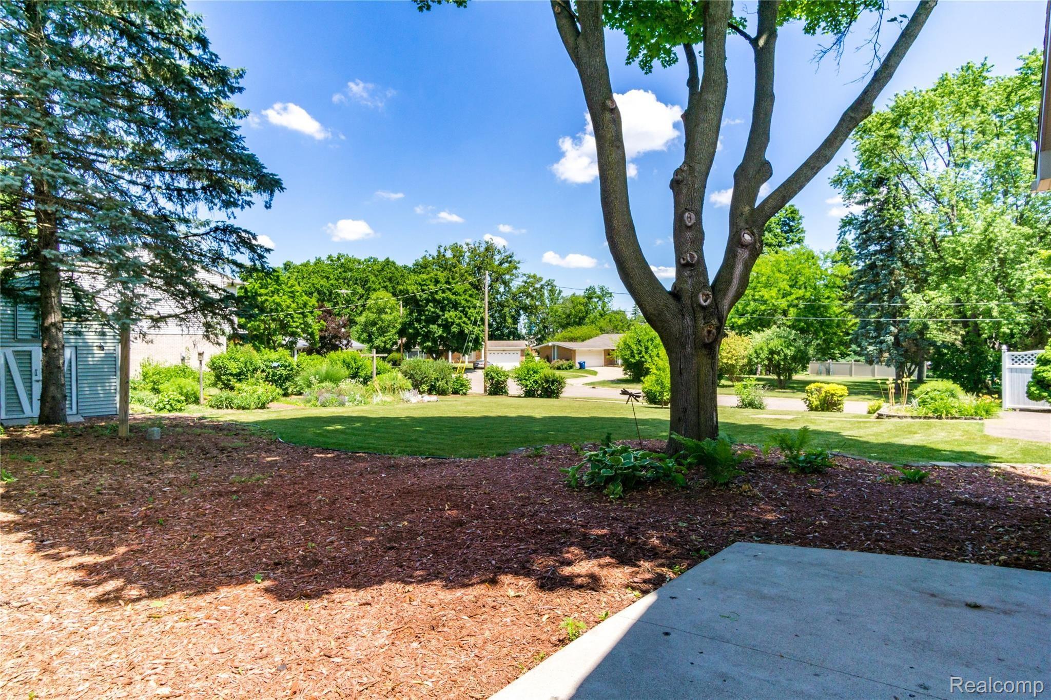 738 Huntington Road Grand Blanc, MI 48439 - Photo 36 of 38 Exteriors (10 of 12).jpg