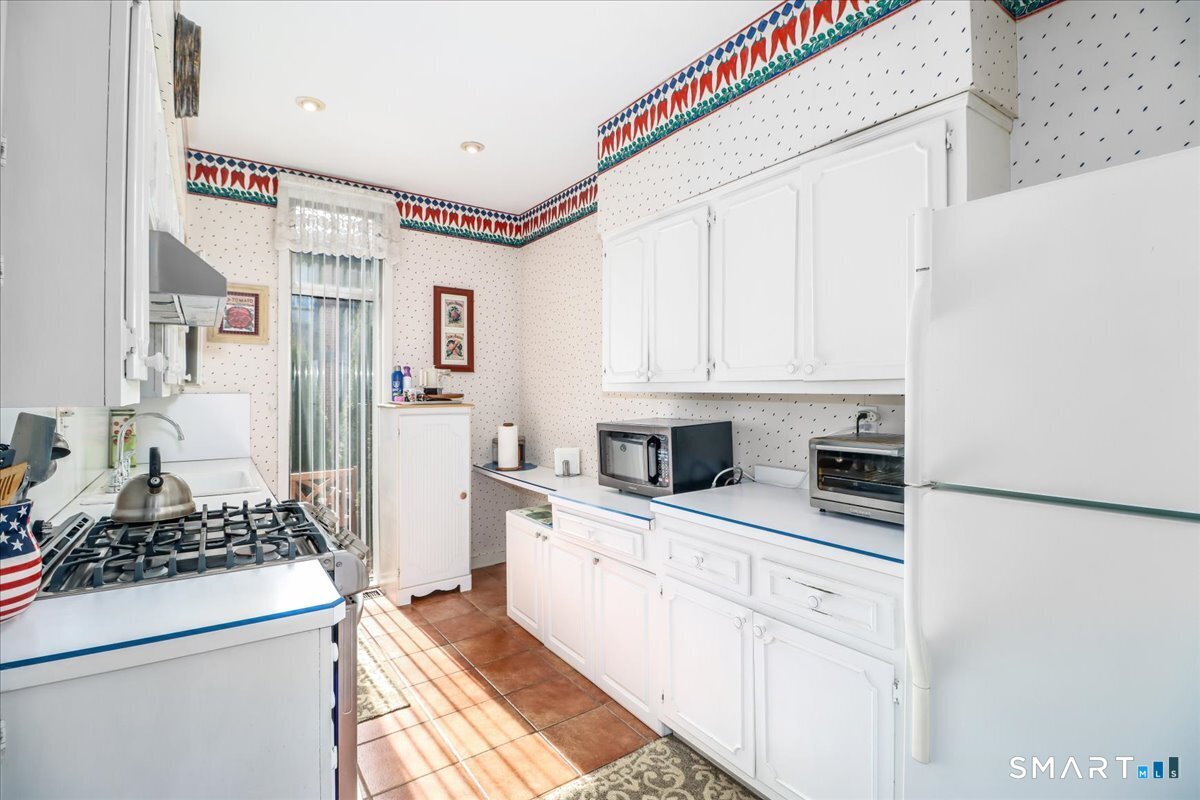 160 Fairfield Woods Road, Unit 20 Fairfield, CT 06825 - Photo 12 of 33