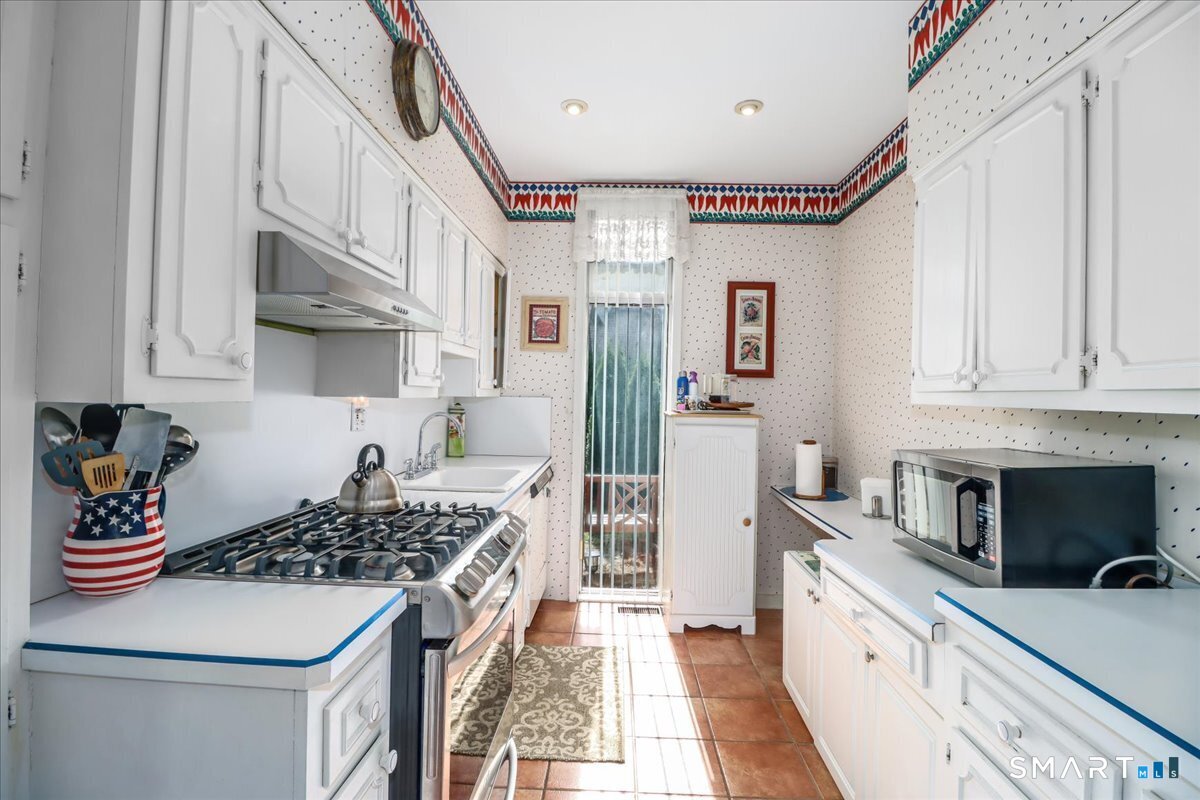 160 Fairfield Woods Road, Unit 20 Fairfield, CT 06825 - Photo 14 of 33