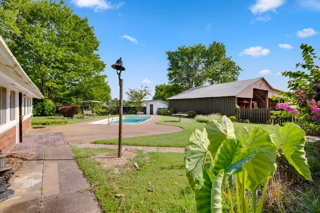 a view of a house with a backyard