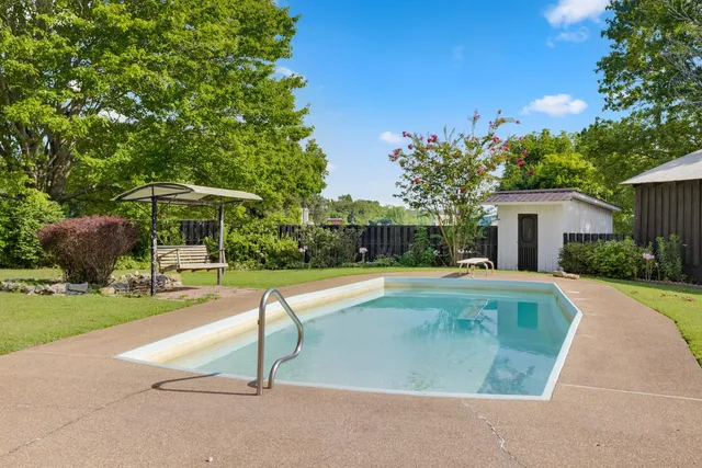 a house view with a outdoor space