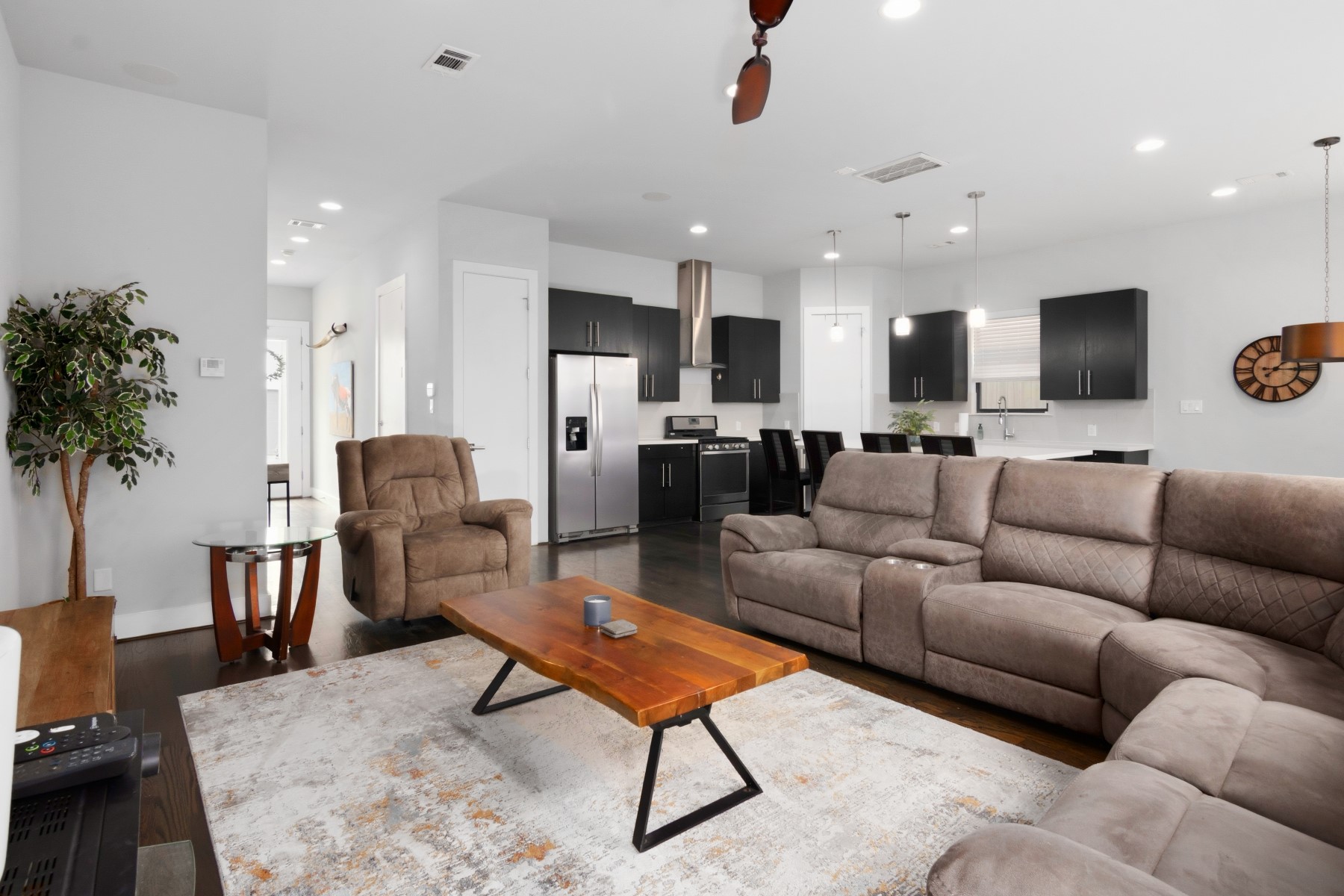 3802 Summa Place Houston, TX 77025 - Photo 6 of 27 Gallery Image 6