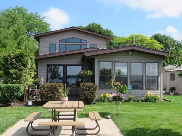 $719,000 | W10243 Del Bern Lane, Fox Lake, WI 53933