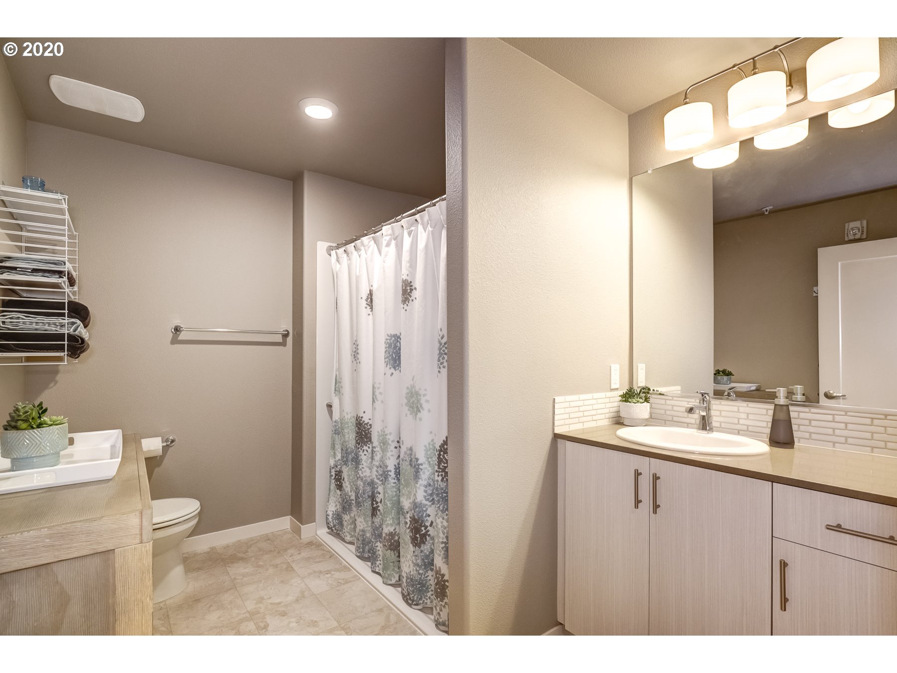 17124 Southwest Appledale Road, Unit 202 Beaverton, OR 97007 - Photo 21 of 32 Gallery Image 21