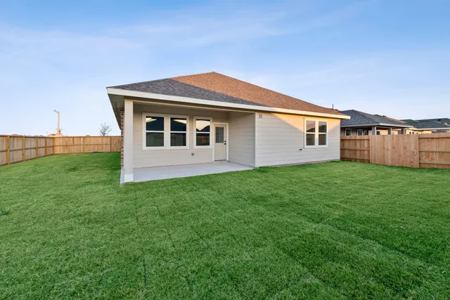 $323,990 | 682 Daniels Lake Lane, Dayton, TX 77535