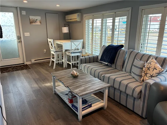 $1,900 | 271 Great Island Road, Unit B, Narragansett, RI 02882