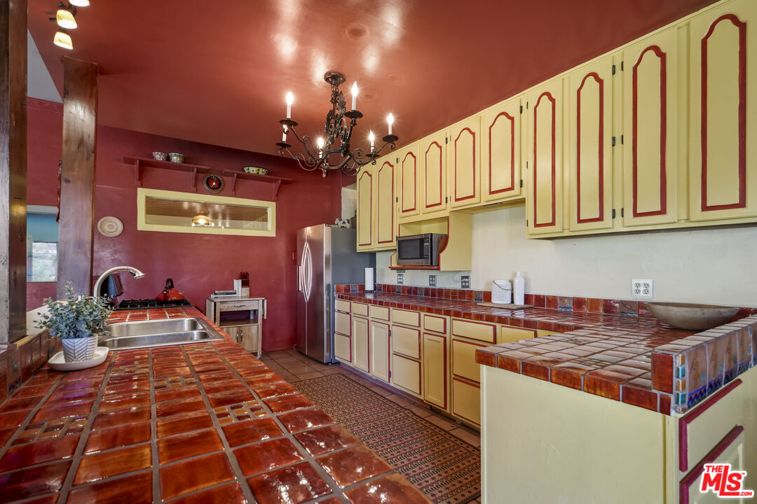 Yellow Hill Road Malibu, CA 90265 - Photo 8 of 34