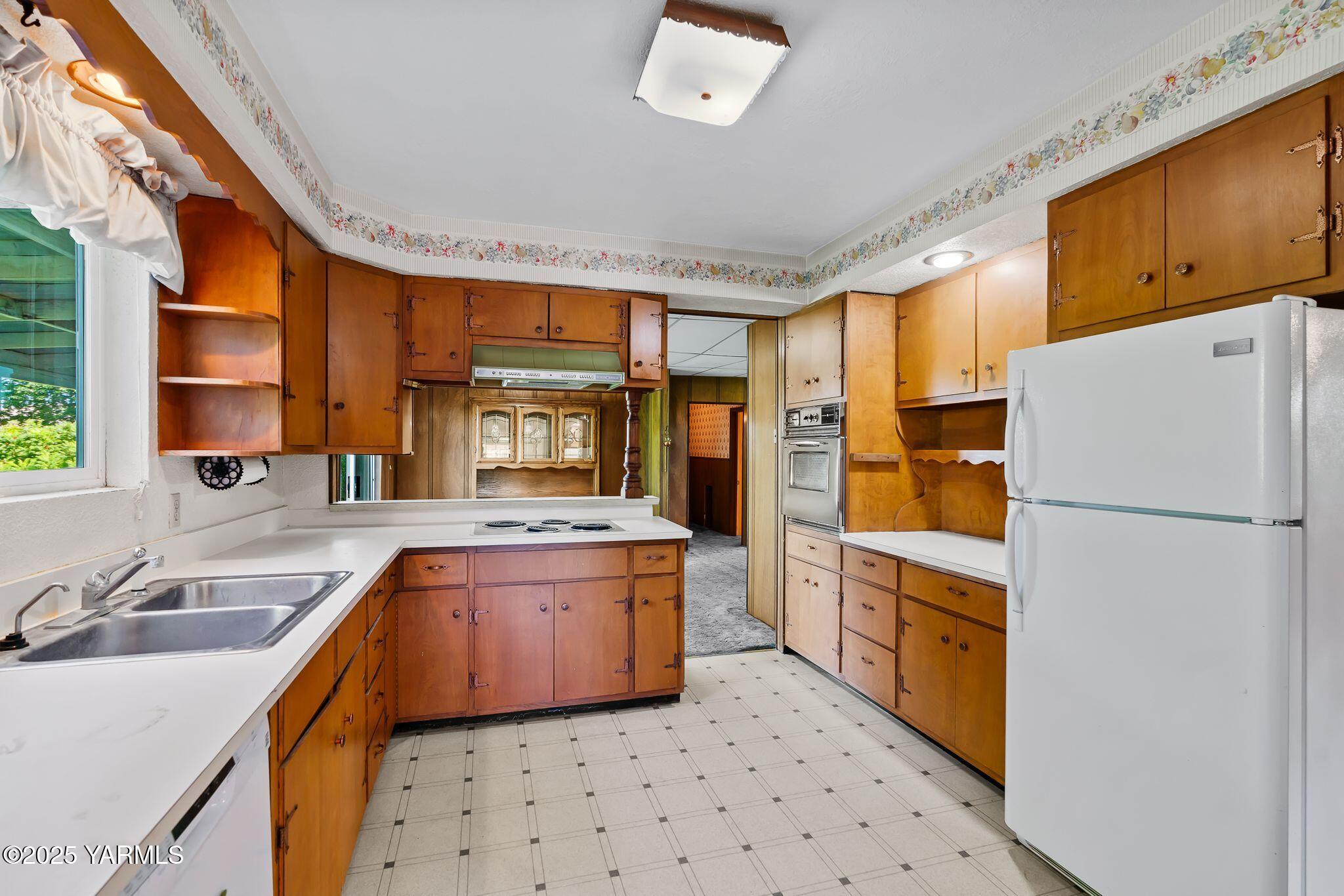2006 Ekelman Road Yakima, WA 98901 - Photo 11 of 27 a kitchen with stainless steel appliances a refrigerator sink and cabinets