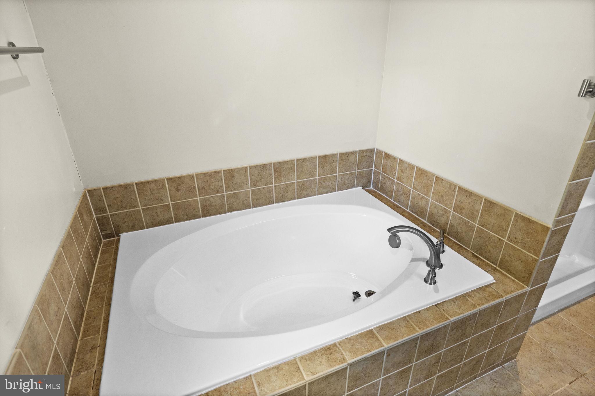 12615 Post Oak Road Spotsylvania, VA 22551 - Photo 27 of 67 Elegant Soaking Tub / Primary Bathroom