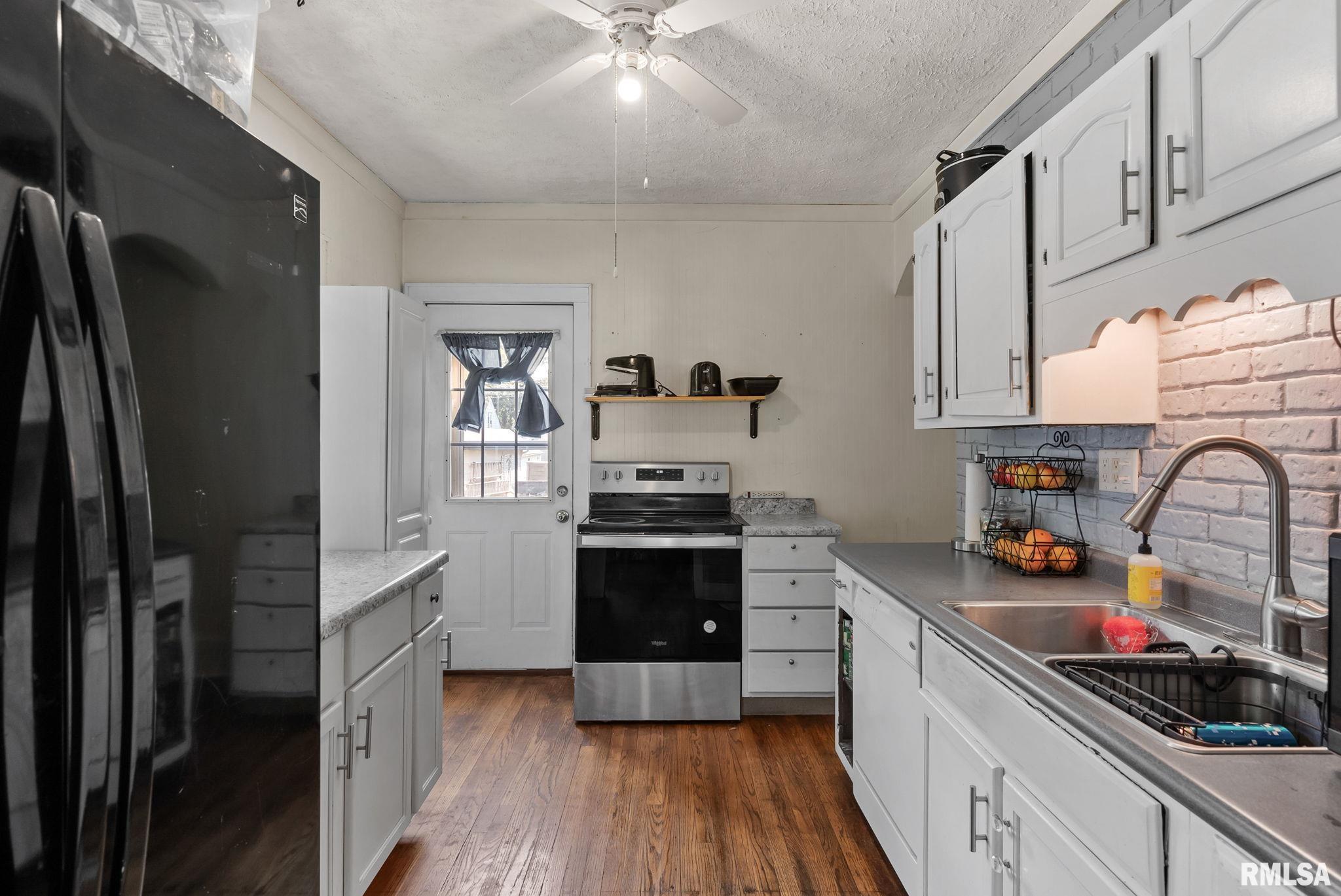 2059 45th Street Rock Island, IL 61201 - Photo 5 of 12