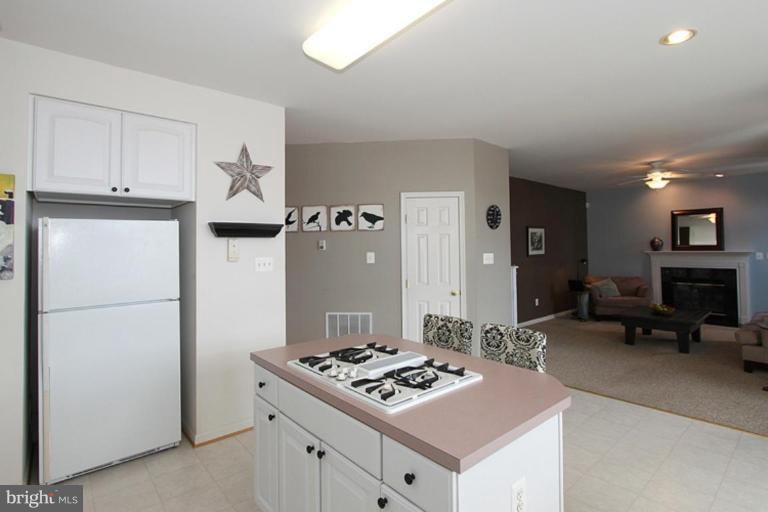 14208 Autumn Gold Road Boyds, MD 20841 - Photo 5 of 21 a kitchen with a stove and a refrigerator