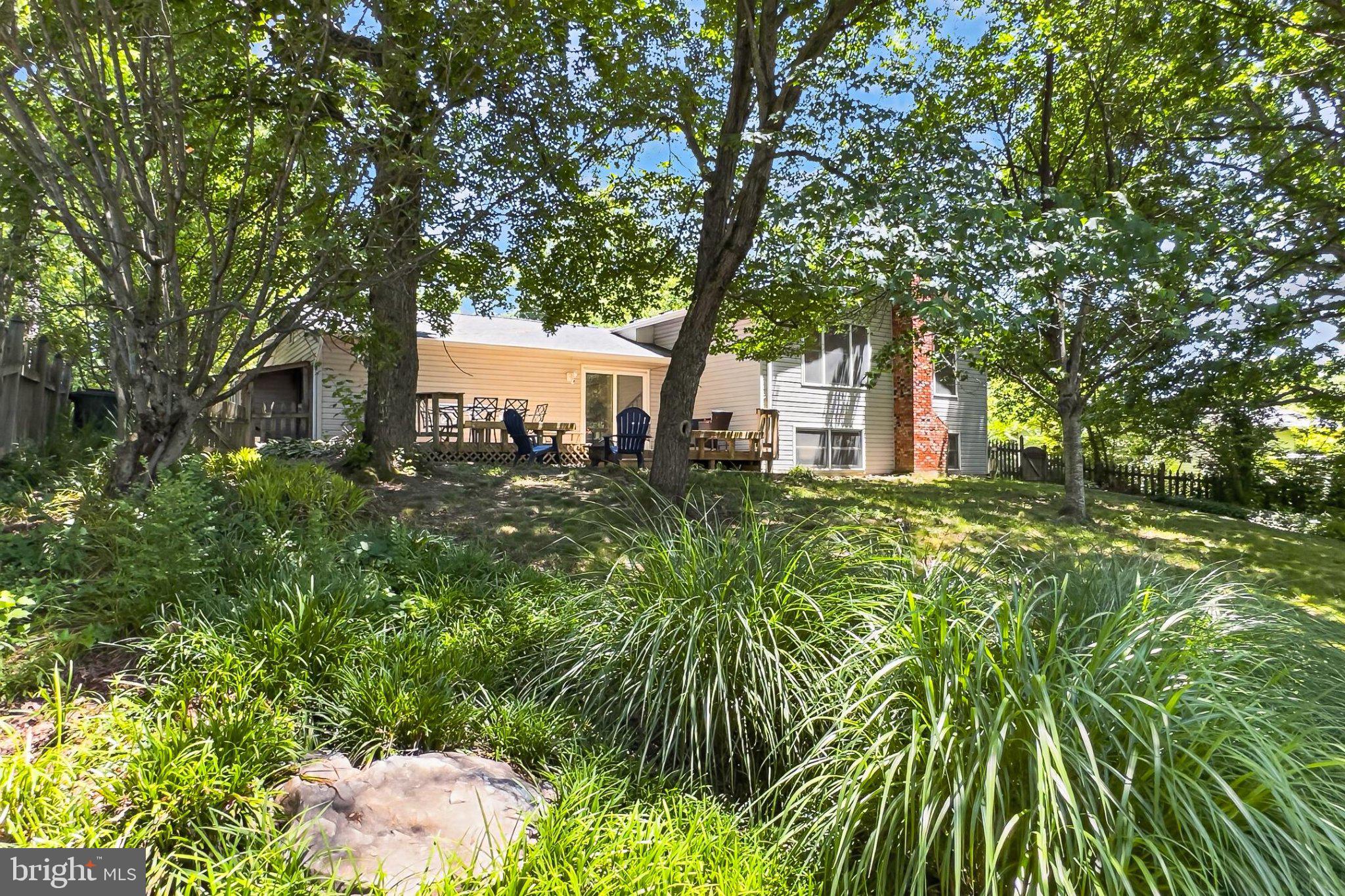 6908 Rochambeau Place Springfield, VA 22153 - Photo 56 of 70 Charming home nestled among lush greenery.