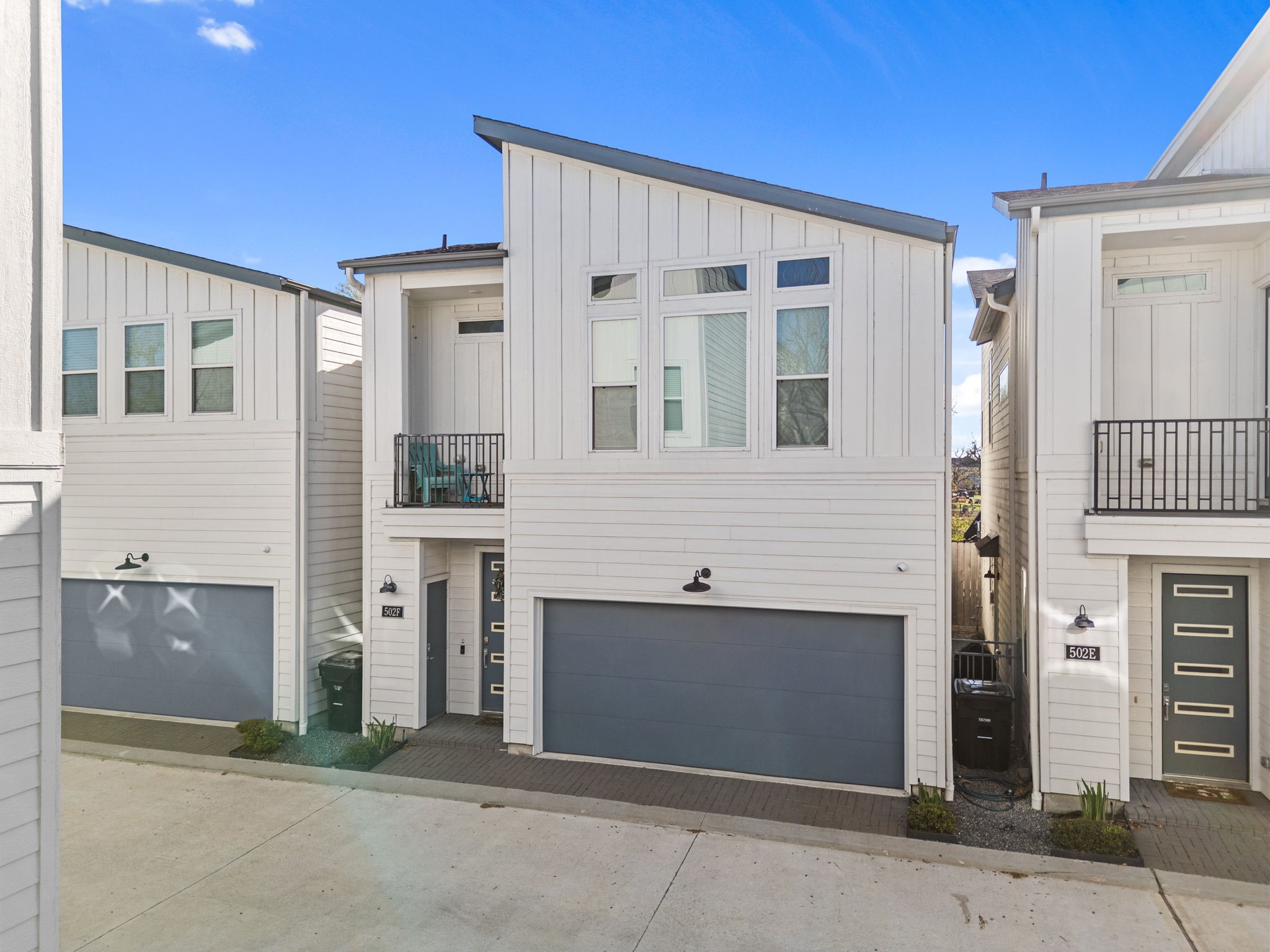 502 West Donovan Street, Unit F Houston, TX 77091 - Photo 15 of 15 Contemporary façade with attached garage