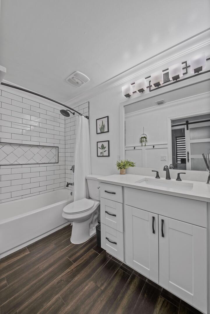 6374 Old Medinah Circle Lake Worth, FL 33463 - Photo 31 of 57 2nd Bathroom