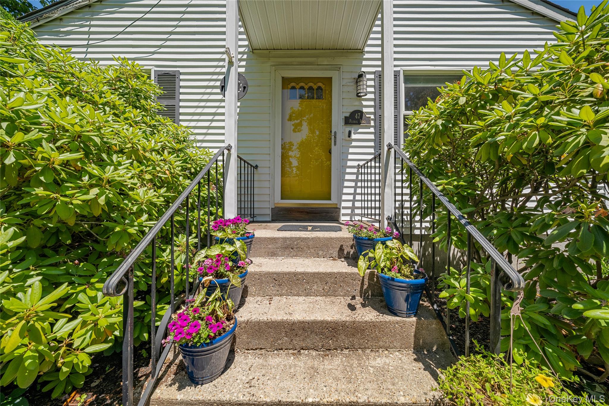 47 Floral Road Rocky Point, NY 11778 - Photo 3 of 24