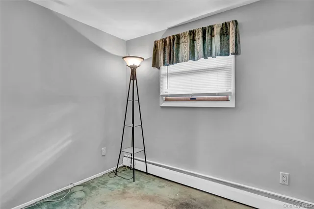 a view of entryway with wall