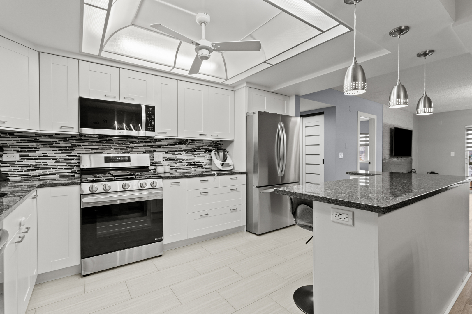 545 South River Road, Unit 307 Des Plaines, IL 60016 - Photo 7 of 26