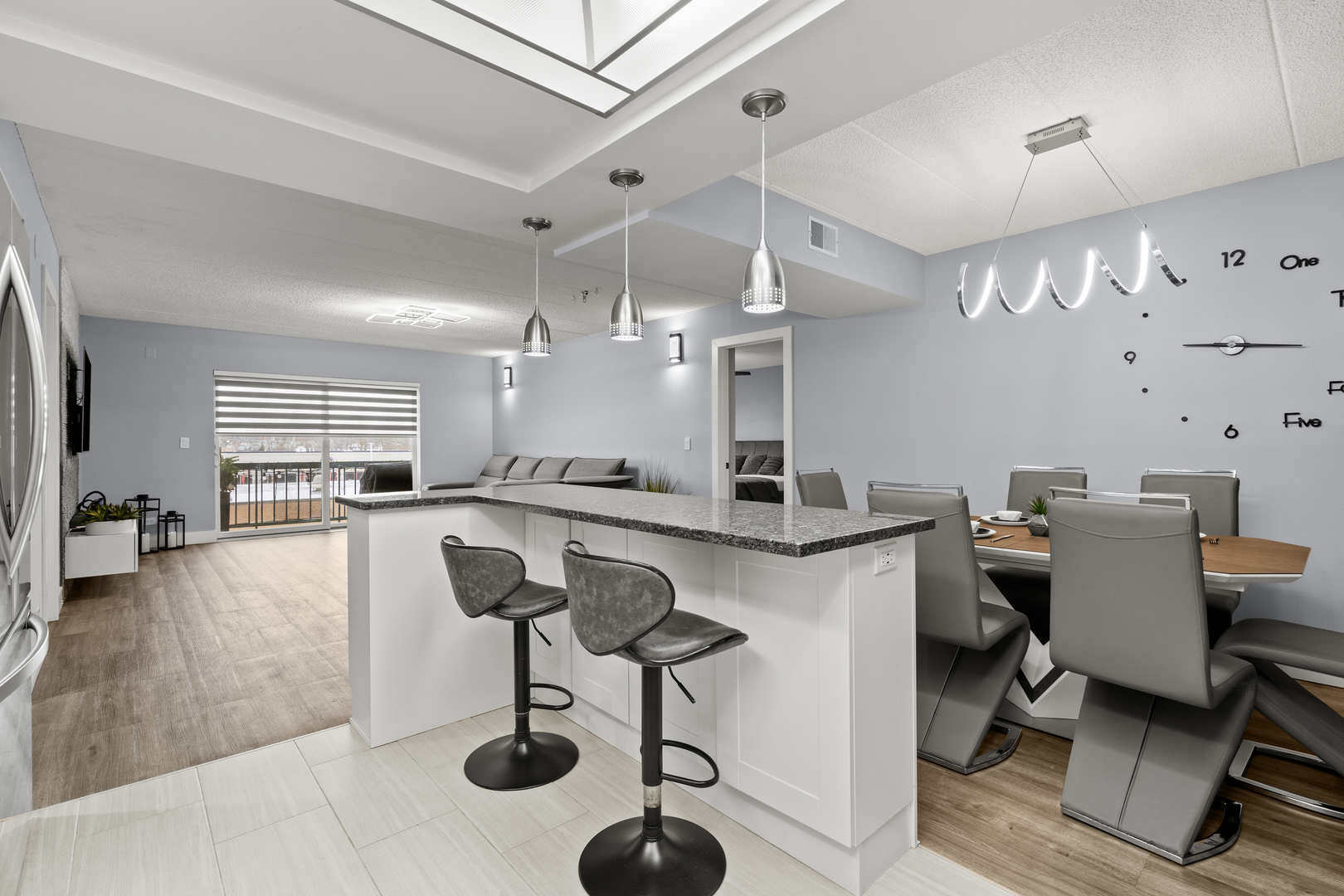 545 South River Road, Unit 307 Des Plaines, IL 60016 - Photo 8 of 26