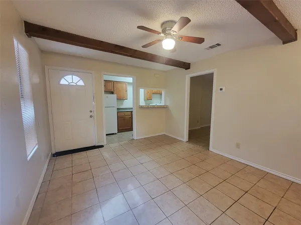 $875 | 5103 Avenue Q 1/2, Unit 2, Galveston, TX 77551