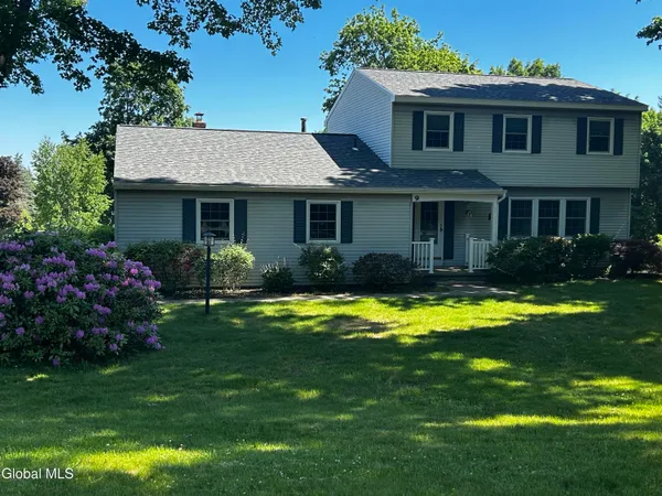 $465,000 | 9 Brookhill Drive, Colonie, NY 12309