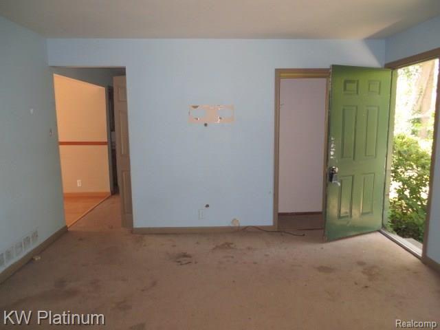 3145 Emmons Avenue Rochester, MI 48307 - Photo 14 of 17 IMG_5736.JPG
