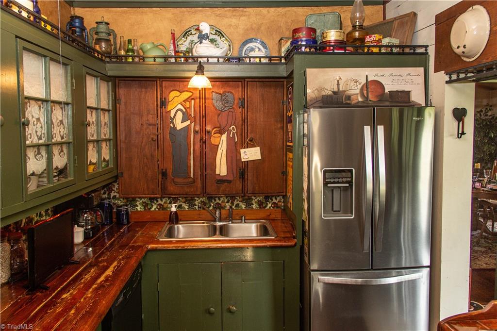 372 Gene Hege Road Lexington, NC 27295 - Photo 16 of 28 Kitchen