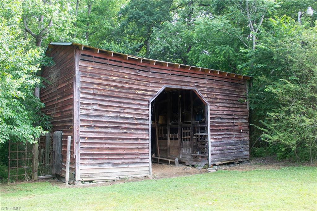 372 Gene Hege Road Lexington, NC 27295 - Photo 5 of 28 Barn