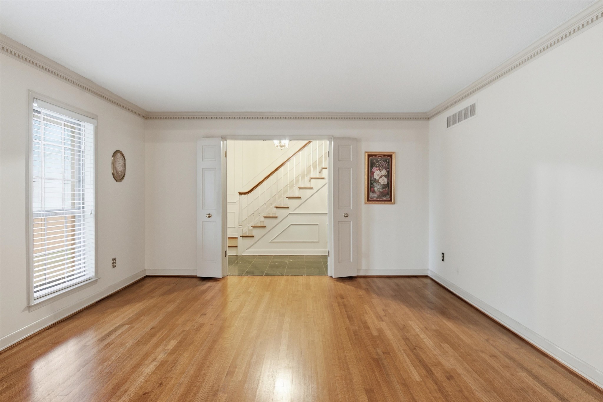 1015 Palmer Road Memphis, TN 38116 - Photo 3 of 26 an empty room with wooden floor and windows