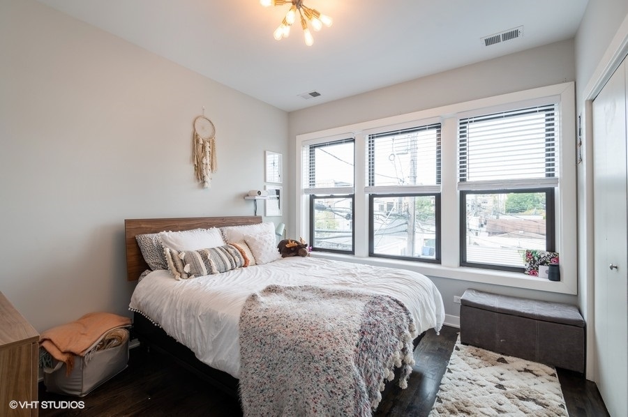 3550 North Racine Avenue, Unit 3 Chicago, IL 60613 - Photo 4 of 6