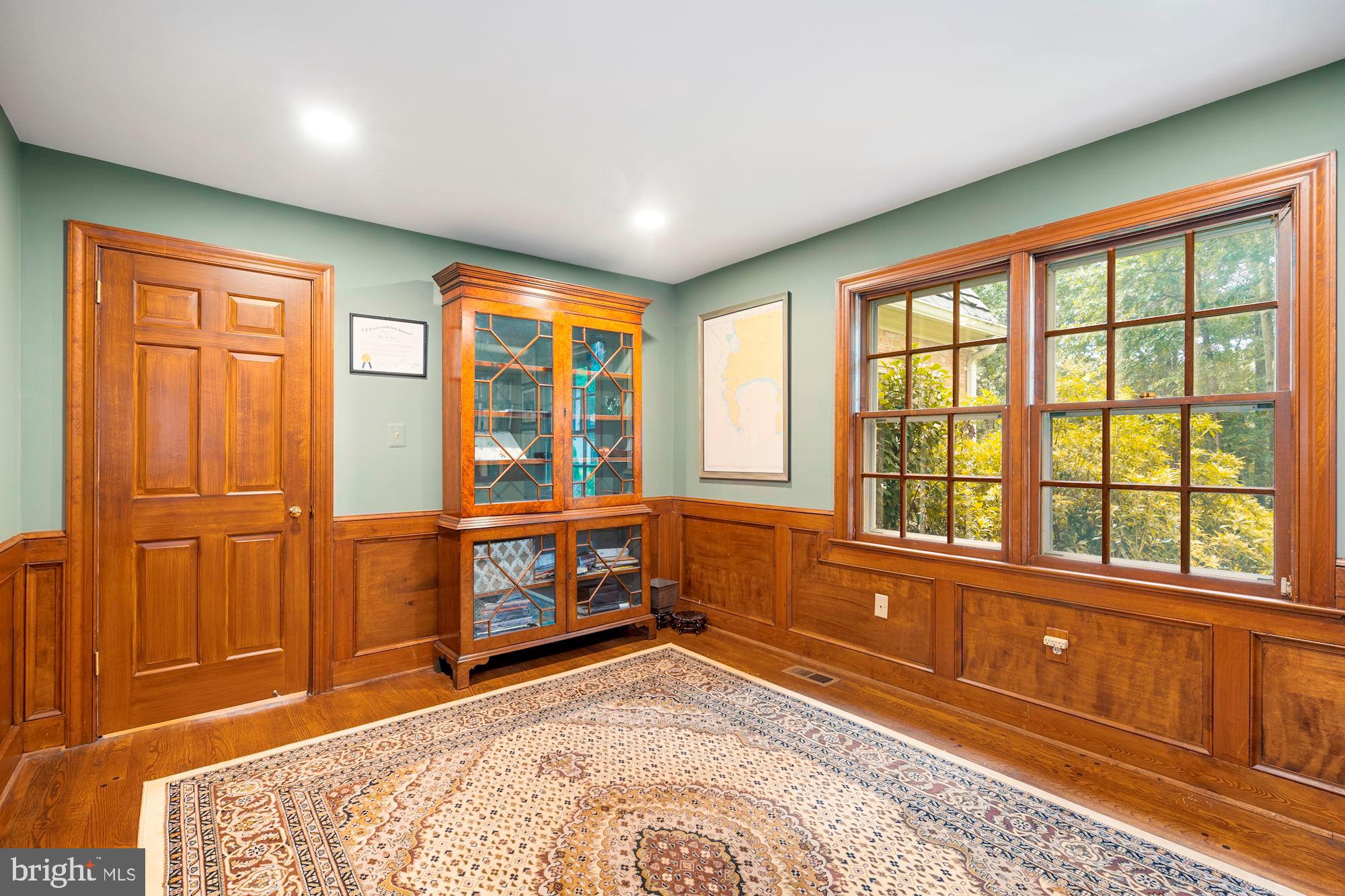 1001 Union Church Road McLean, VA 22102 - Photo 22 of 41 Library