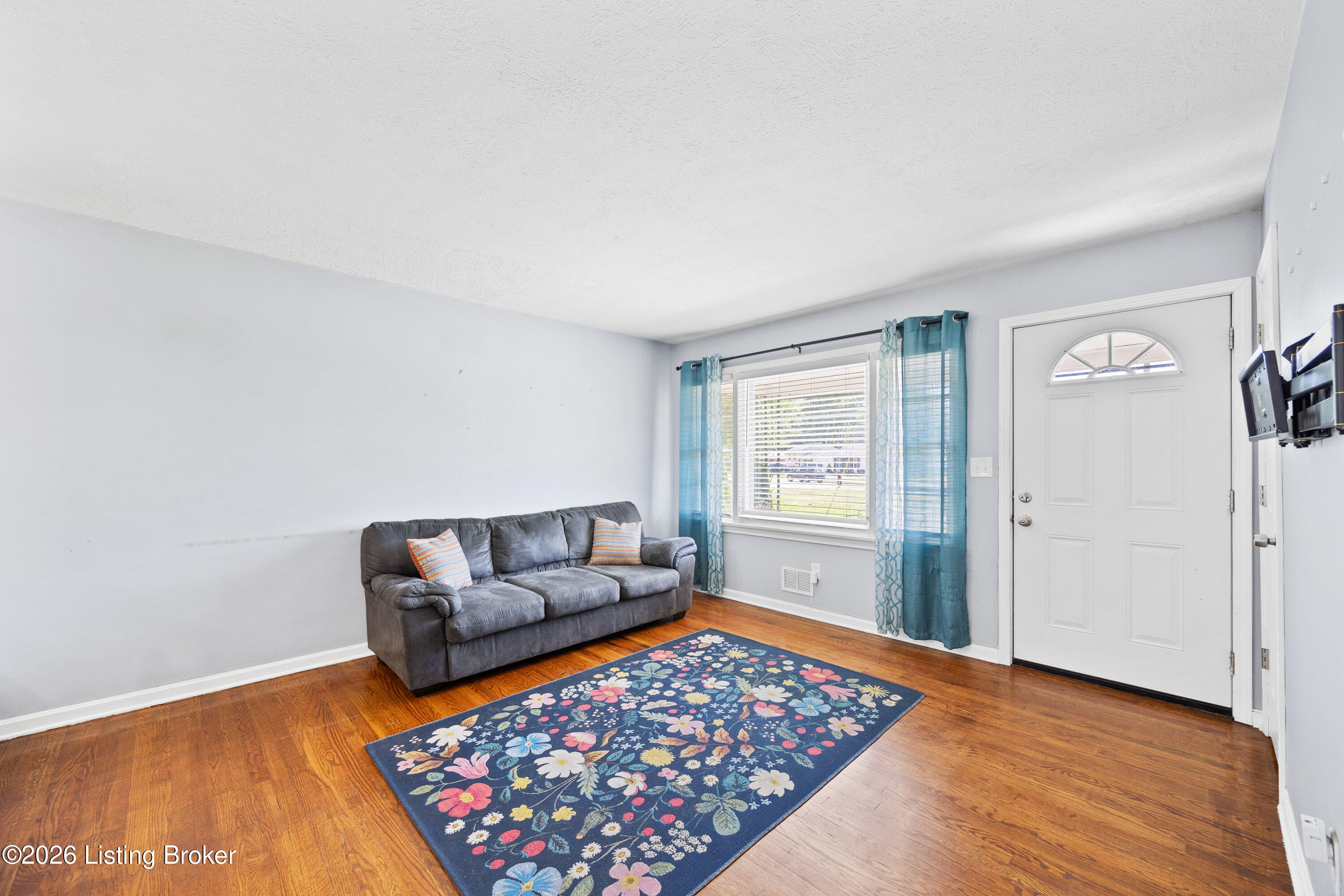 8306 Blue Lick Road Louisville, KY 40219 - Photo 7 of 23 010